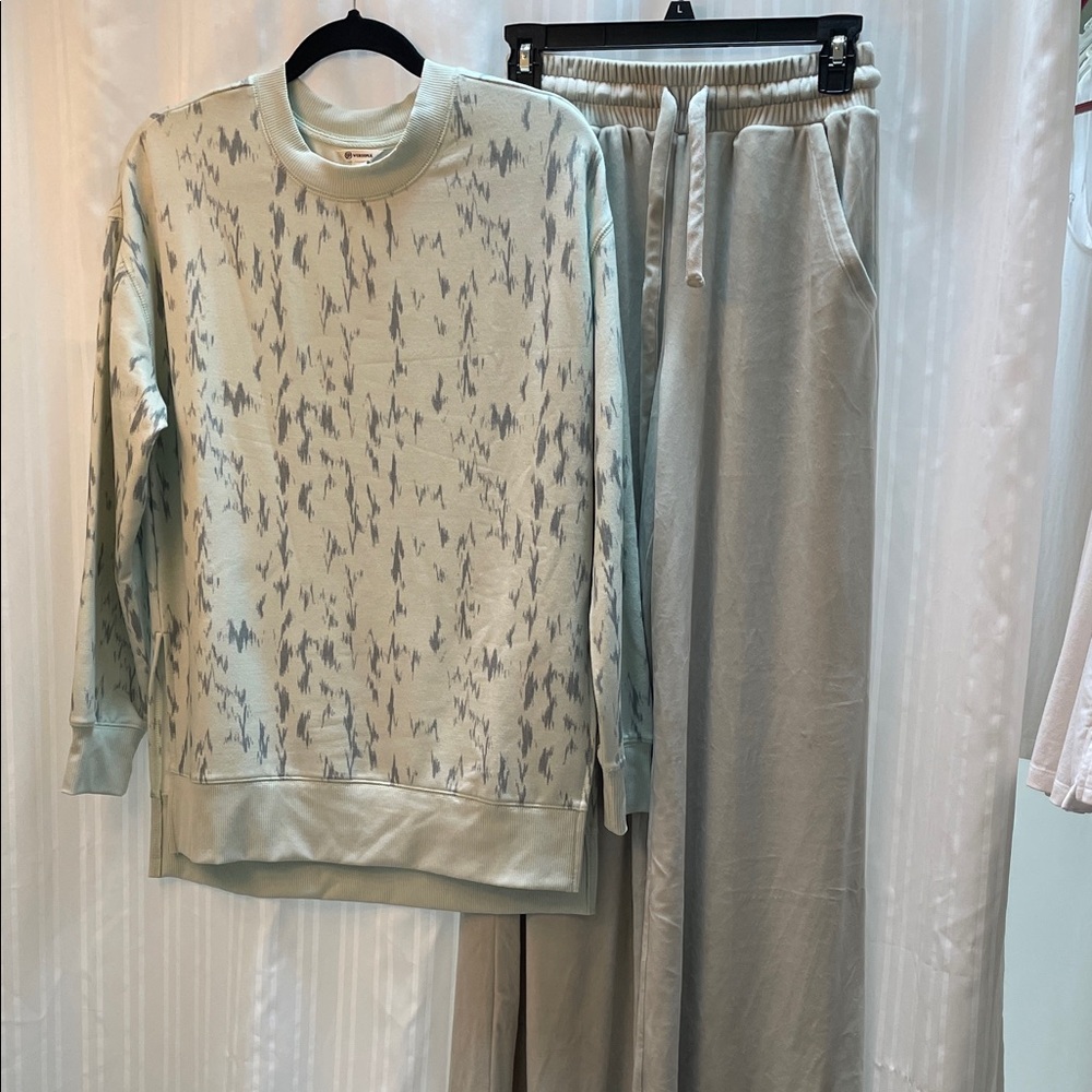 Green Patterned Sweatshirt and Pants Set